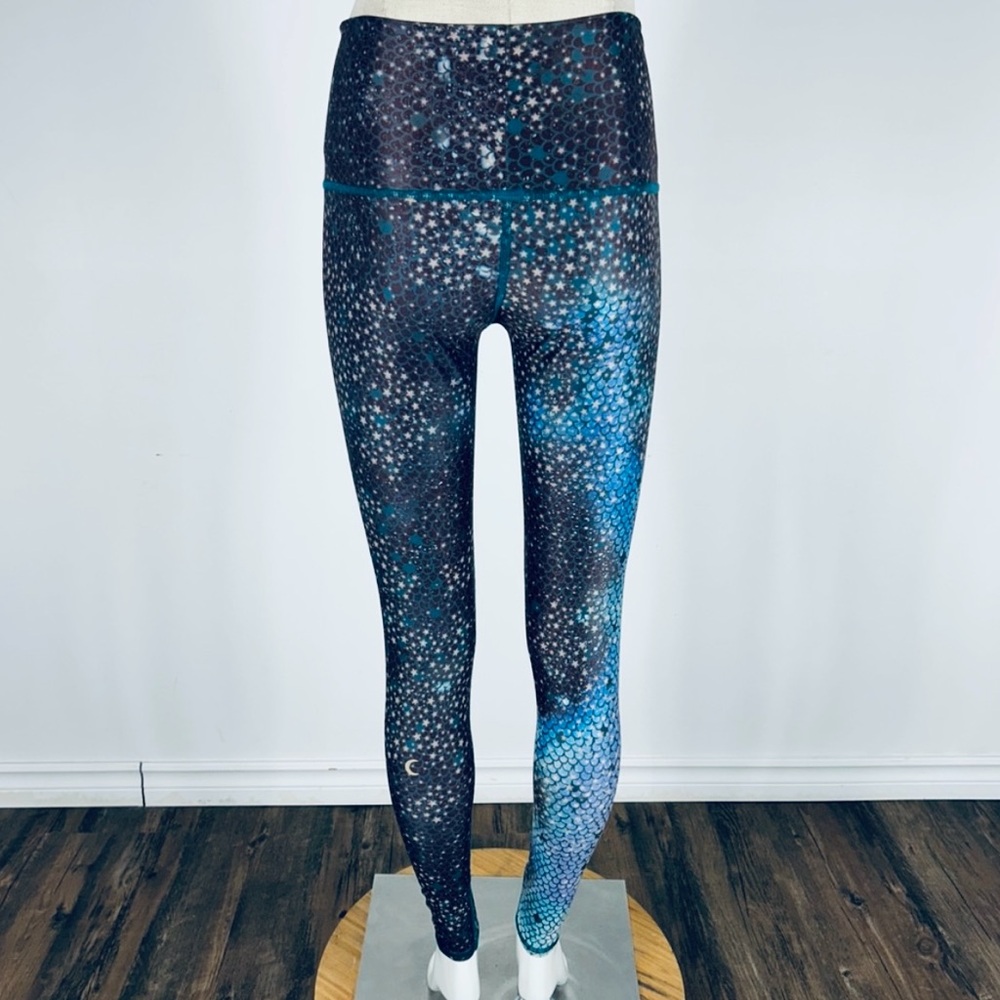 #118 Teeki  beautiful Blue and Black sky Pattern  🌌 Leggings. medium like new